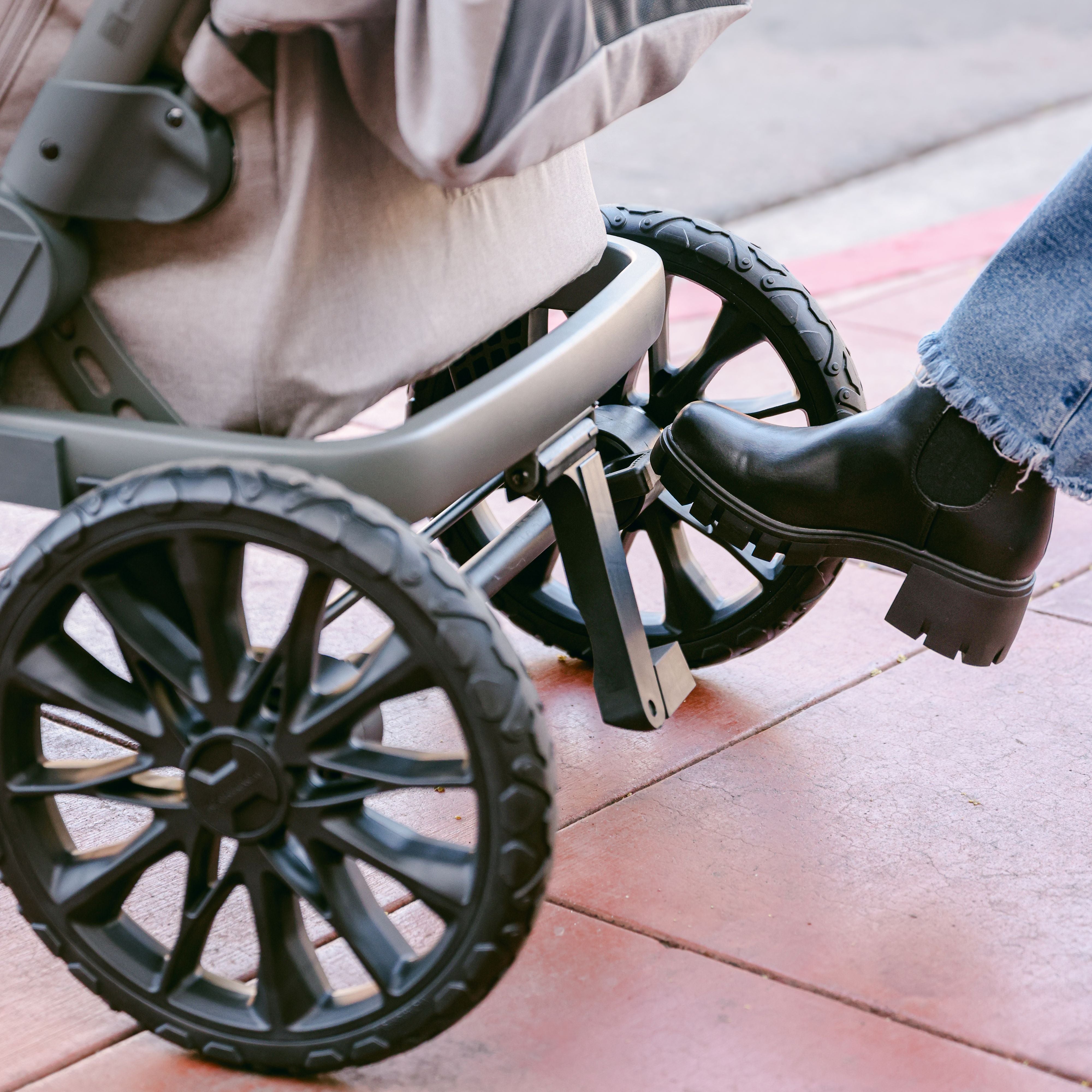 WonderFold L2 Double Stroller Wagon (2 Seater)