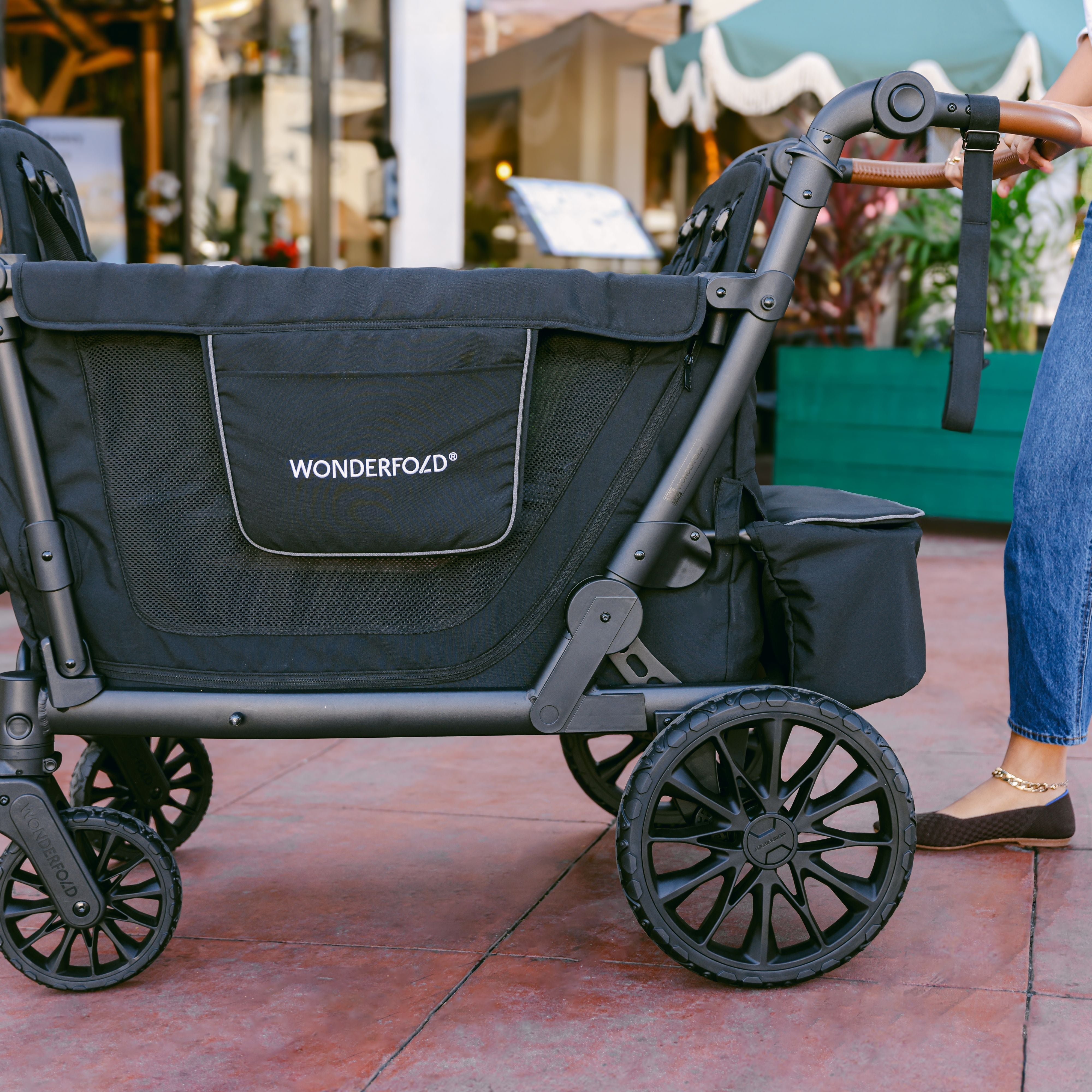 WonderFold L4 Quad Stroller Wagon (4 Seater)