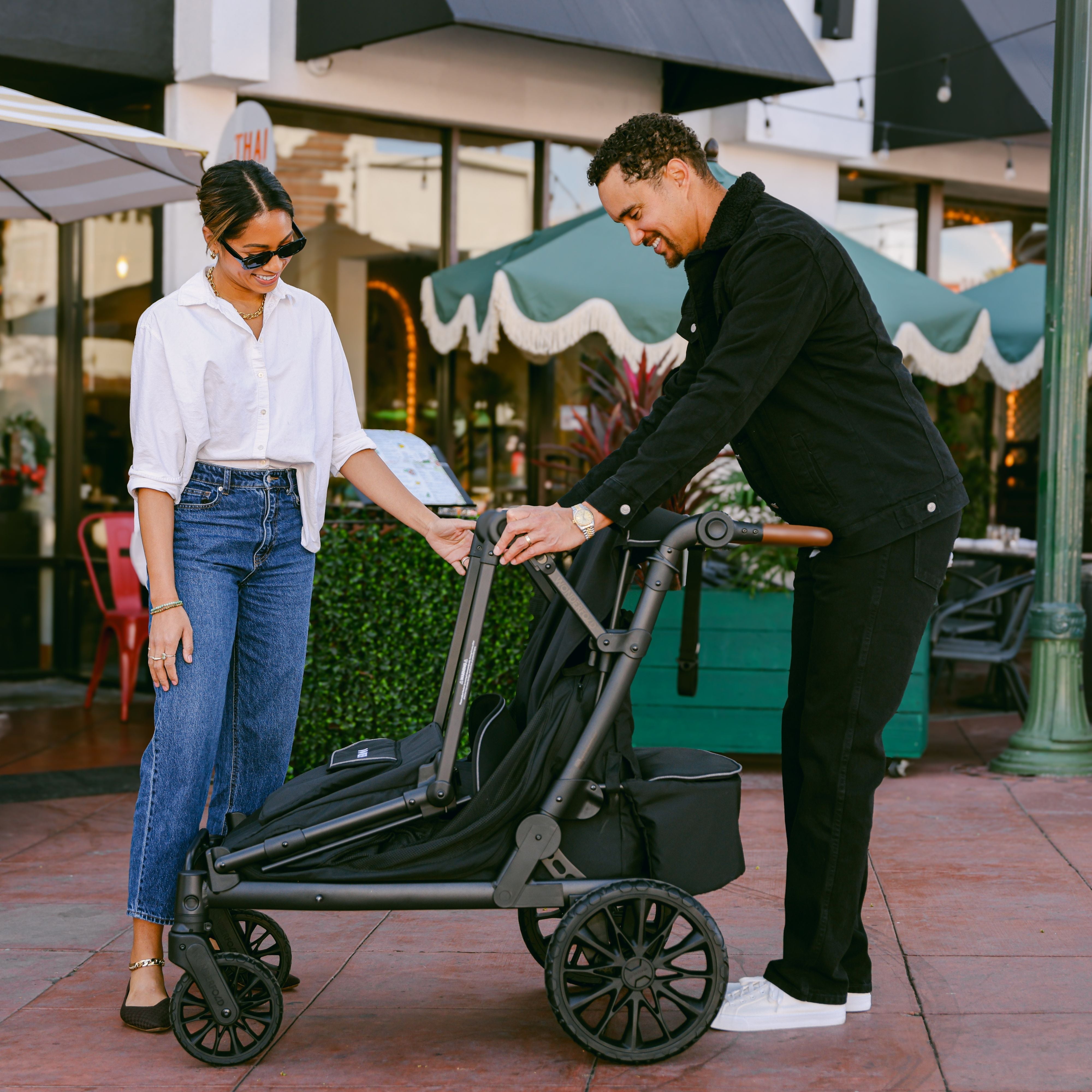 WonderFold L4 Quad Stroller Wagon (4 Seater)