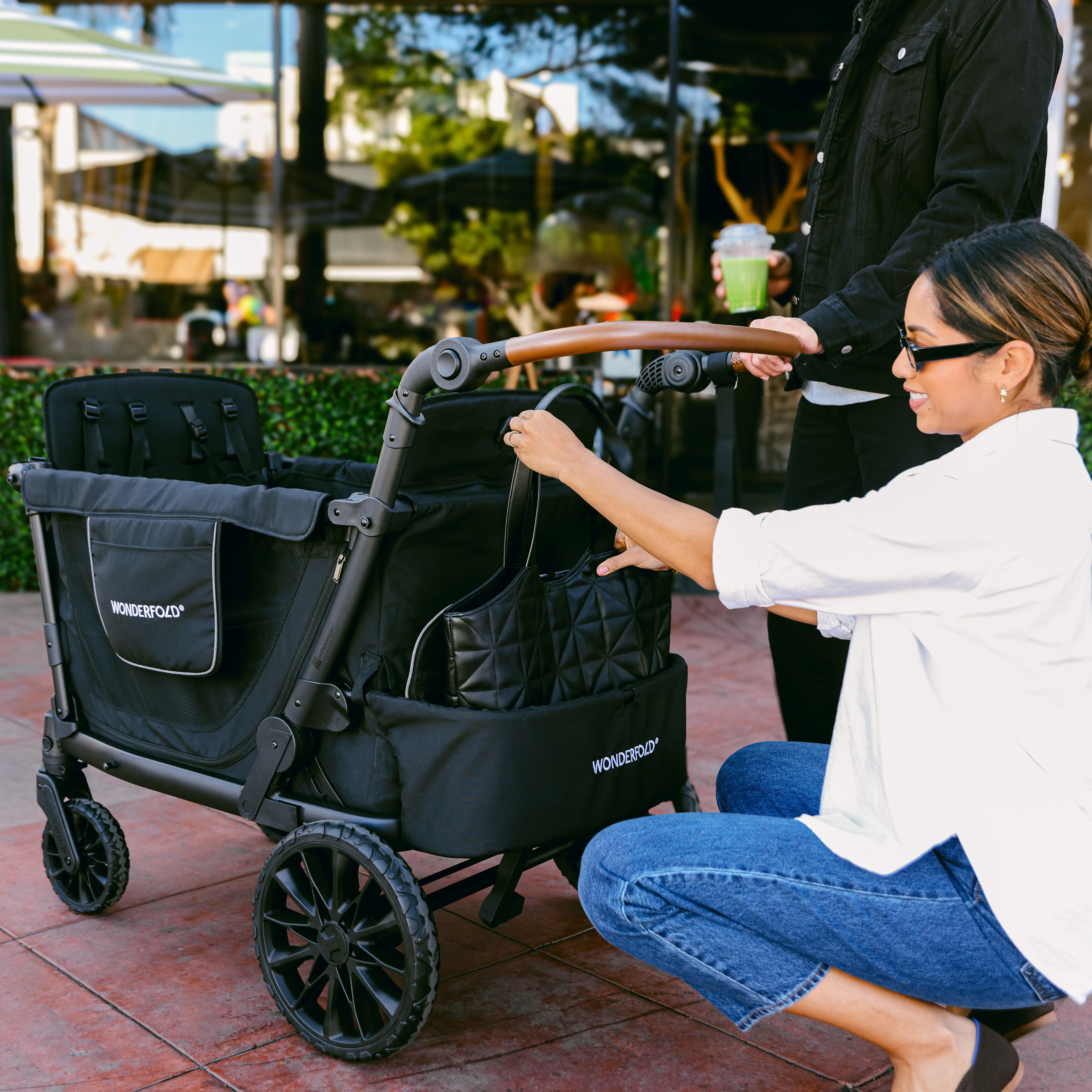 WonderFold L4 Quad Stroller Wagon (4 Seater)