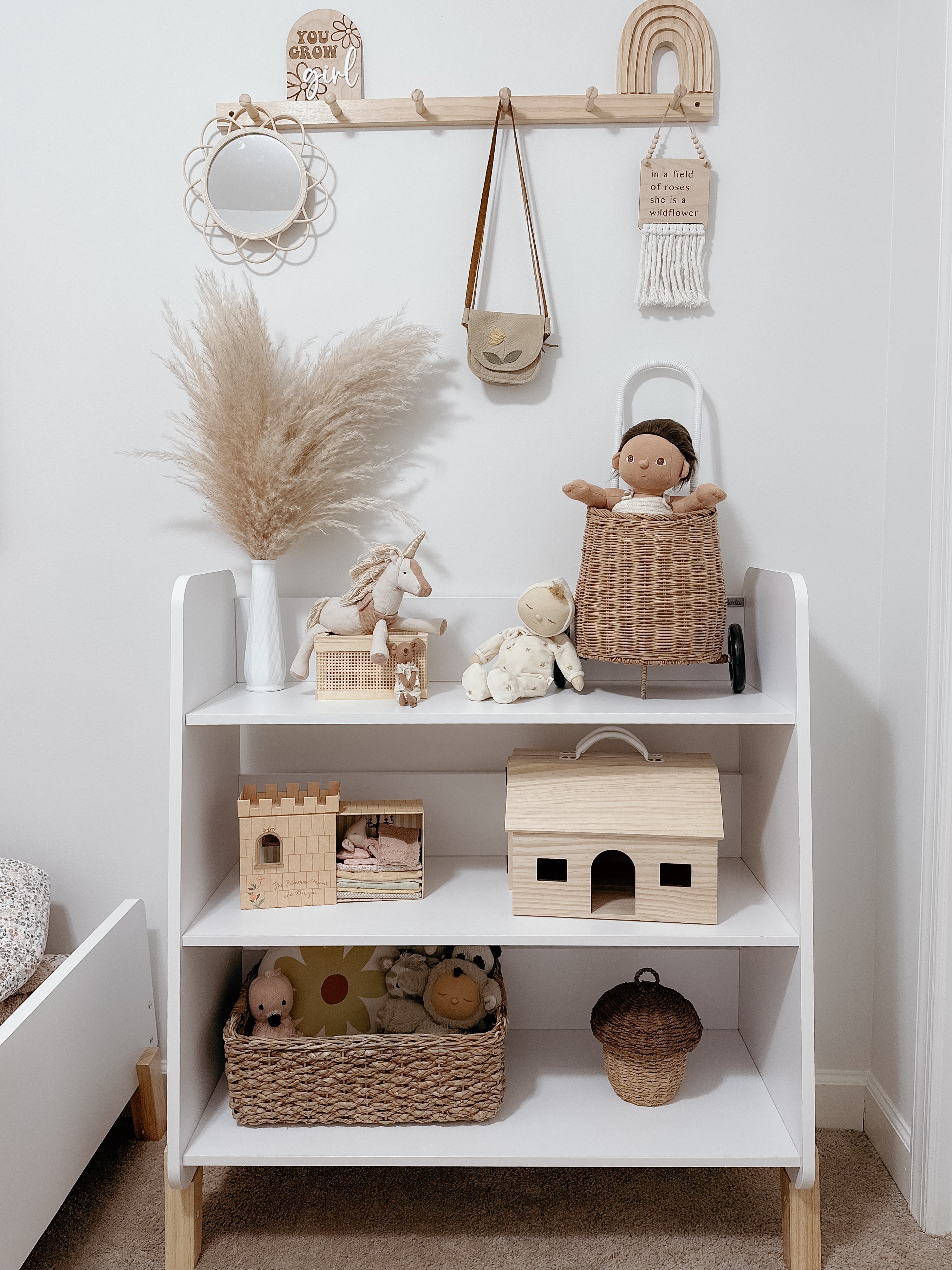Dadada Muse Bookshelf