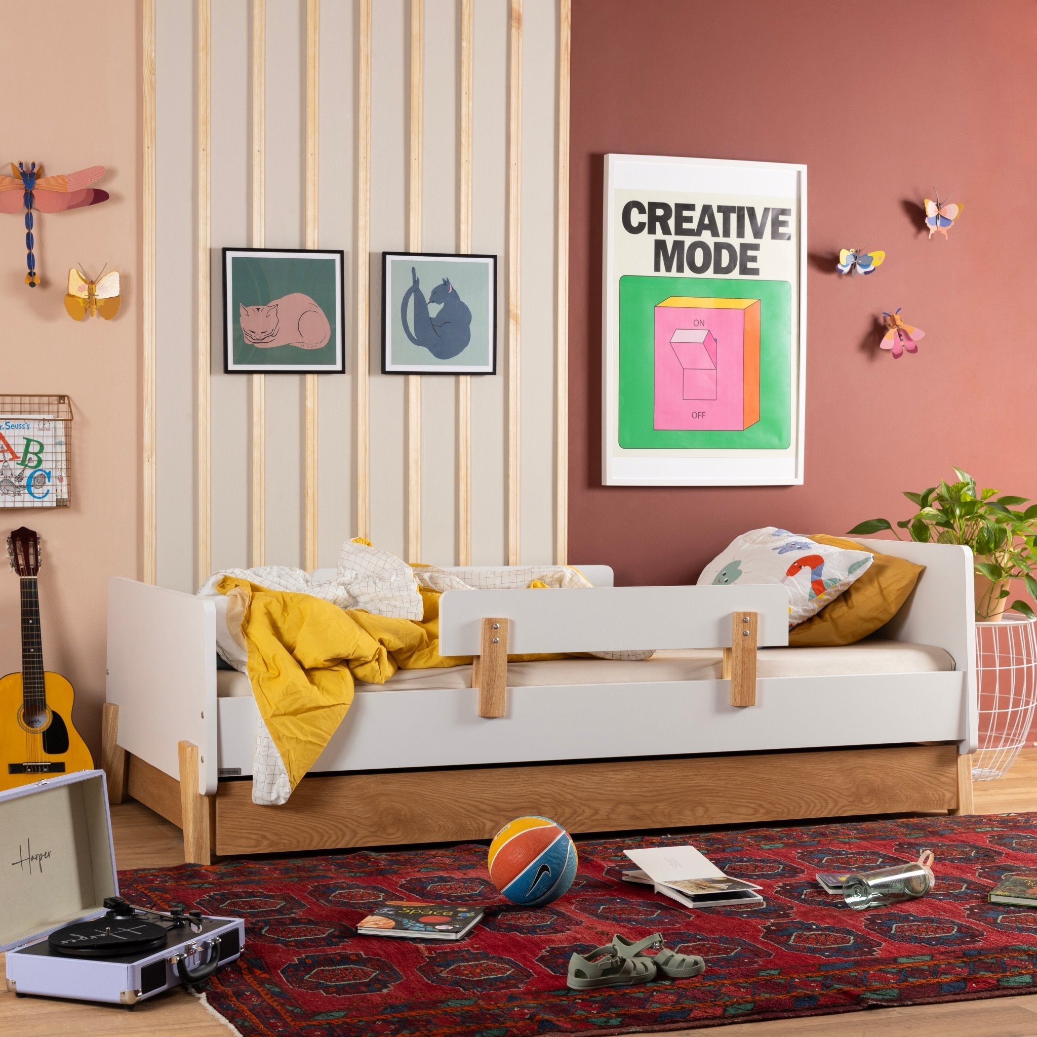 Dadada Fun Twin Bed