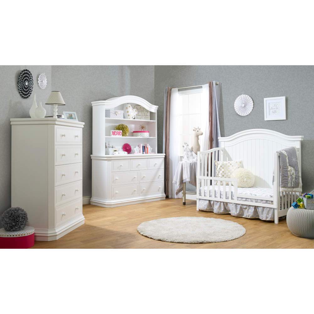 Sorelle Vista Elite 4-In-1 Crib + Double Dresser + 5-Drawer Dresser Set