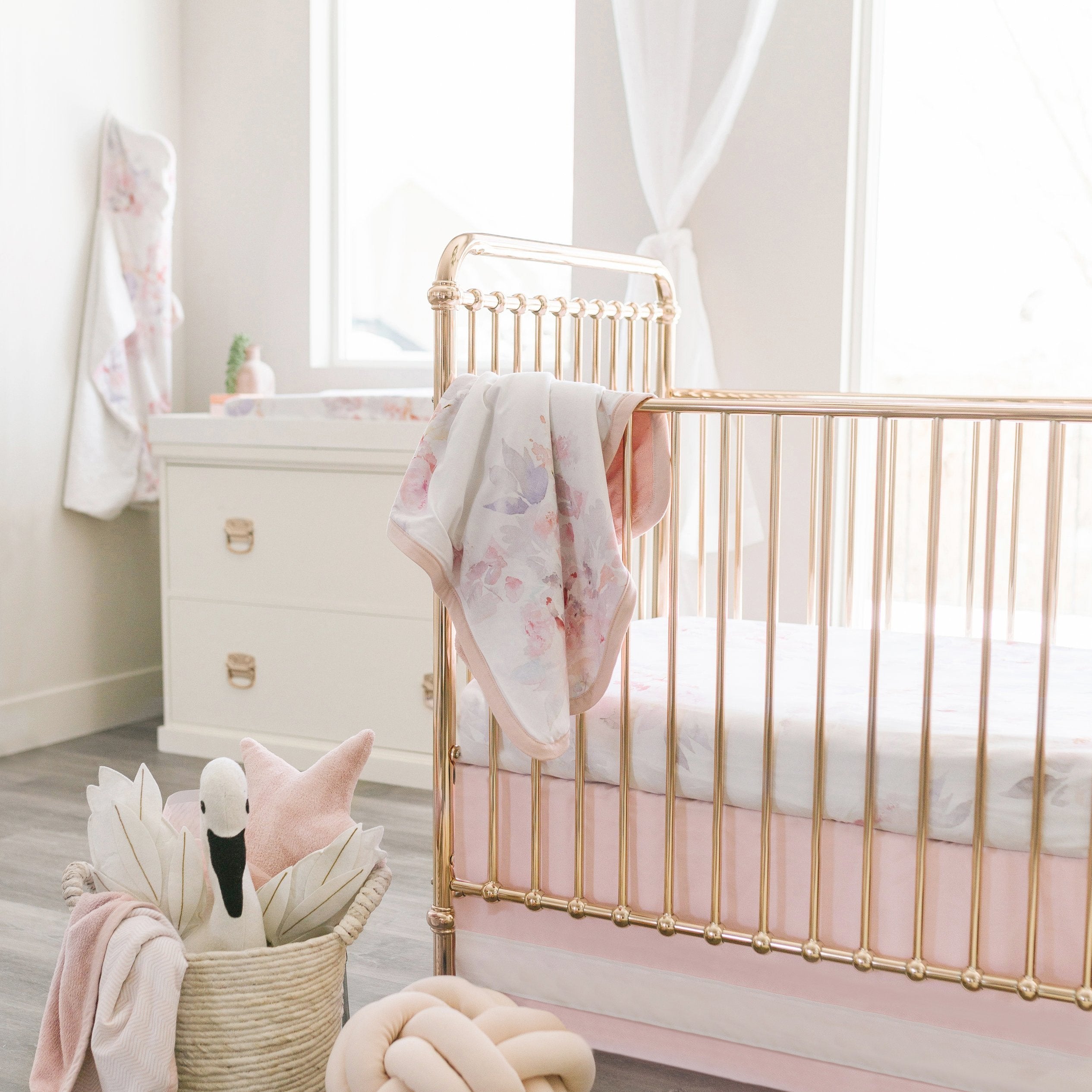 Oilo Prim Floral Crib Sheet