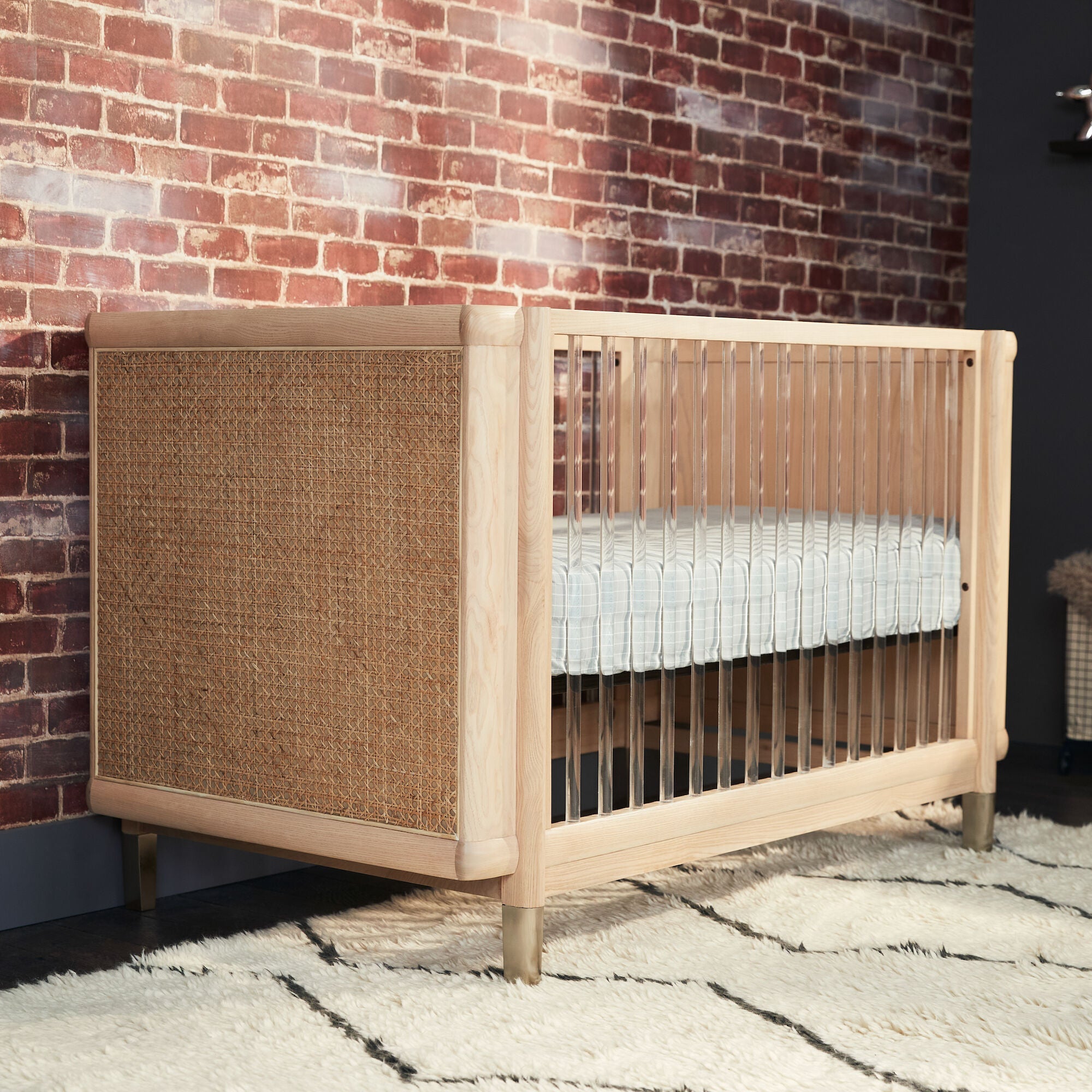 Maxi-Cosi Nursery Brisa 4-in-1 Convertible Crib with Toddler Bed/Daybed Conversion Kit