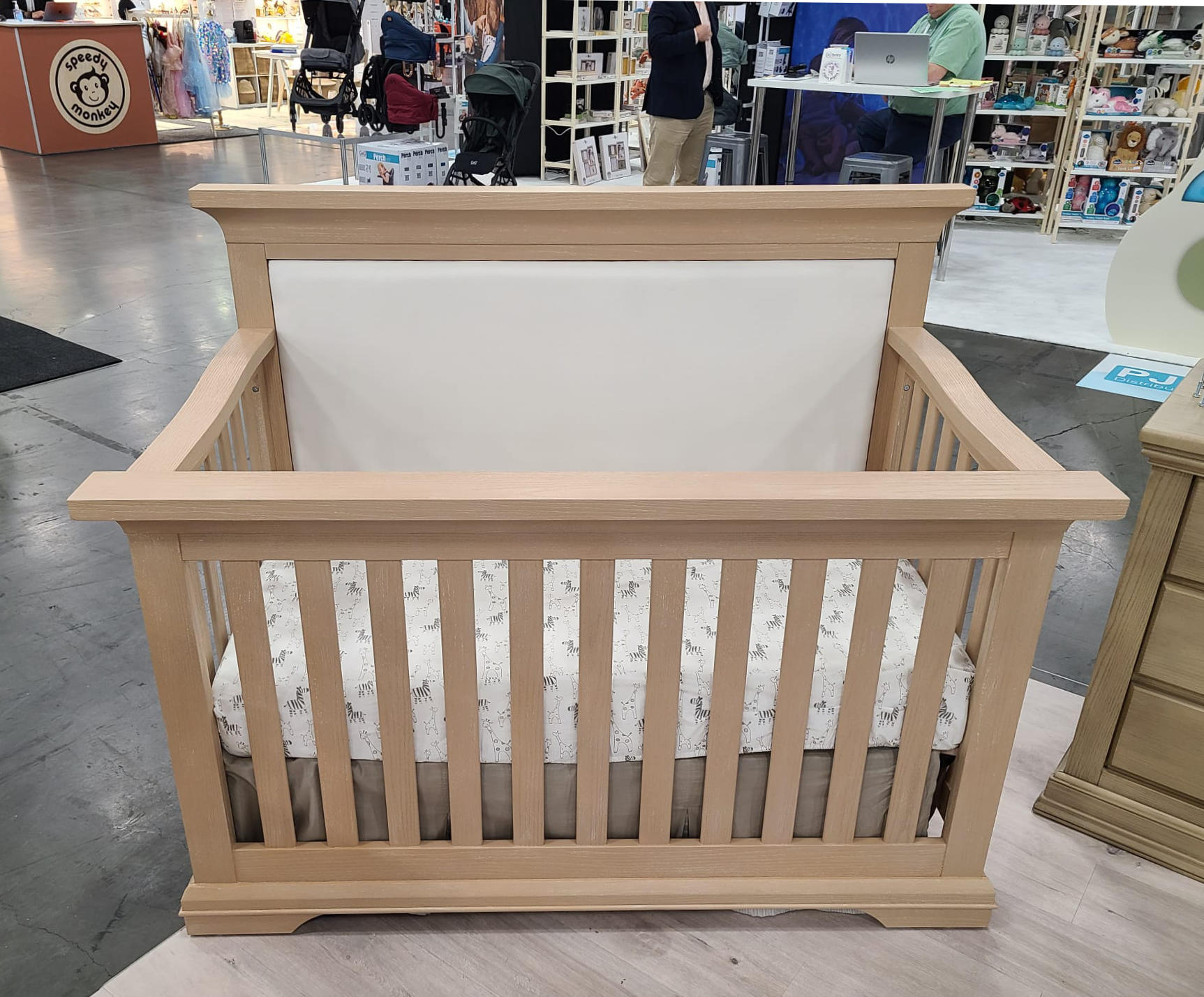 Pali Genova Forever Crib with Decor Base