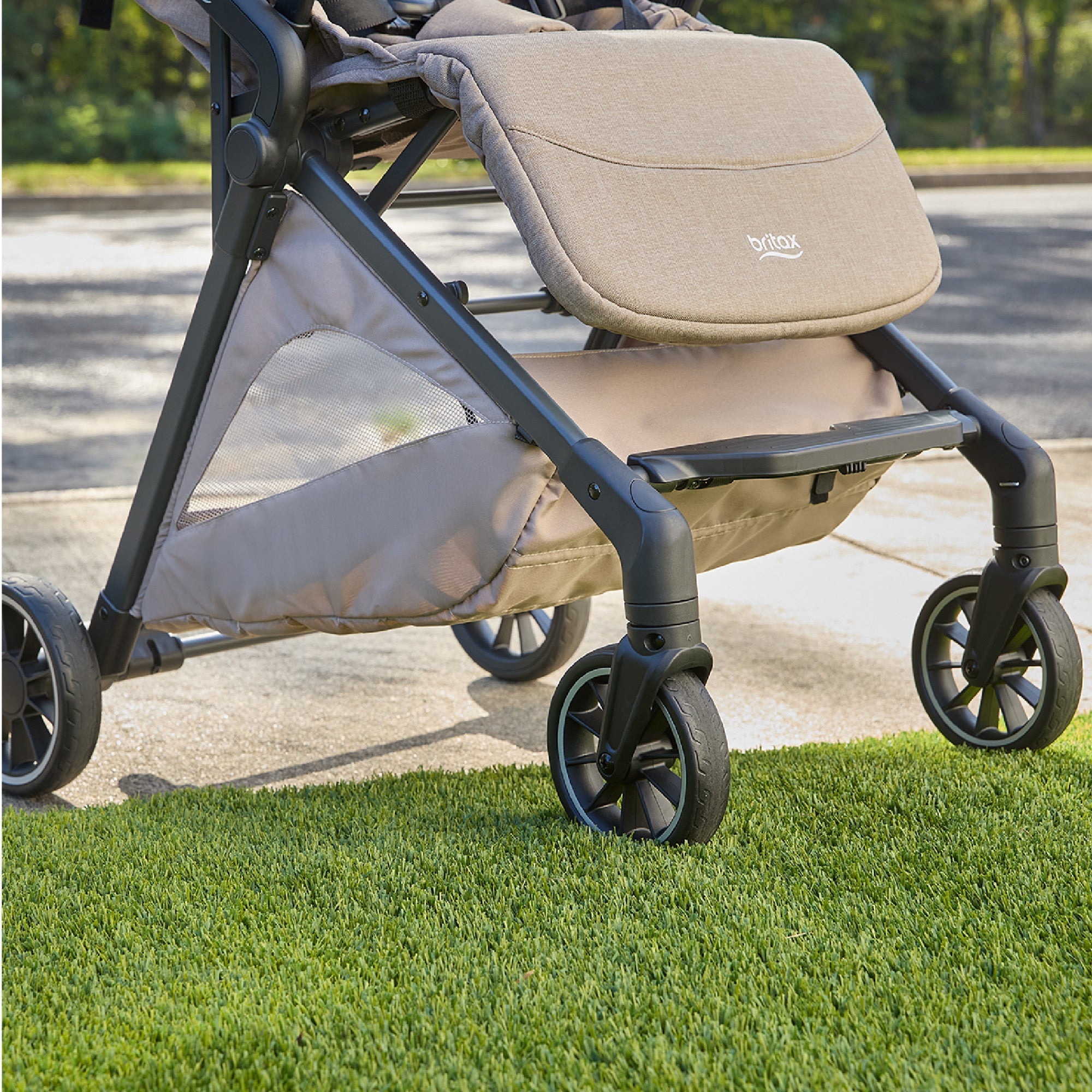 Britax Juniper+ Compact Stroller wiith One-Hand RapidFold