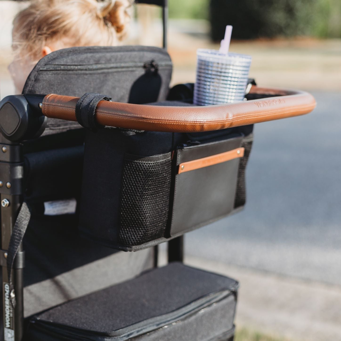 WonderFold Parent Console with Insulated Cup Holders